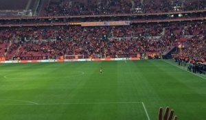 Wesley Sneijder s'amuse avec le public de Galatasaray