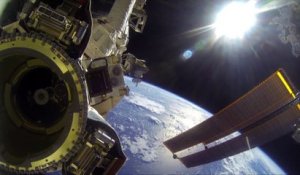 Une GoPro dans l'espace : la vertigineuse vidéo d'un astronaute au travail