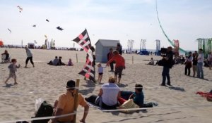 Berck : quand un cerf-volant se met à jouer avec des enfants