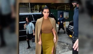 Kim Kardashian en tons beige et vert à New York