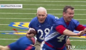 Bryan Sperry, vétéran de la 2e Guerre Mondiale, marque un Touchdown à 89 ans !