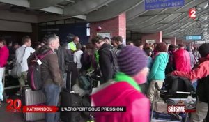 Katmandou : l'aéroport pris d'assaut par les étrangers