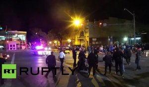 Un homme provoque la police avec un t-shirt "fuck the police"