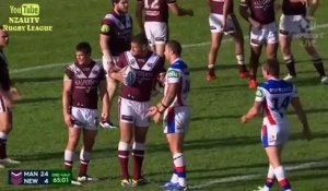 Un rugbyman touche les parties d'un joueur en plein match !