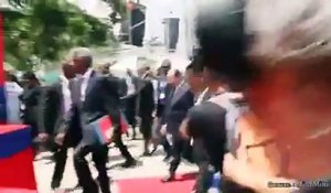 La chute de Hollande en visite officielle à Haïti !