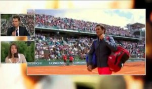 Un adolescent fait irruption sur le court pour un selfie avec Federer