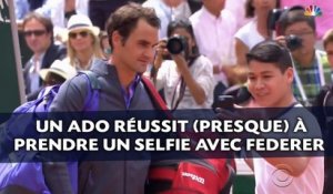 Un ado réussit (presque) à prendre un selfie avec Federer