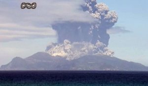 Le spectaculaire réveil d'un volcan sur une île du Japon