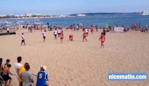 Le tournoi caritatif de beach soccer rassemble le monde du sport local