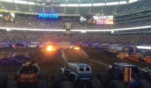 Le premier front flip d'un monster truck au monde ! MetLife Stadium 2015