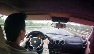 Une Ferrari F430 évite de peu le crash