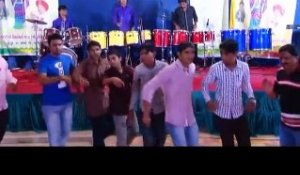 Latest Gujarati Garba 2015 | 'Rang Mane Sidh Lagadyo' VIDEO SONG | Gaman Santhal | Darshna Vyas