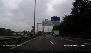 Strasbourg : une twingo atterrit sur un muret de l’autoroute