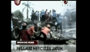 Indonésie : un avion militaire s'écrase dans une zone habitée