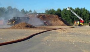 Allennes-les-Marais : plusieurs tonnes de copeaux de bois en feu (2)