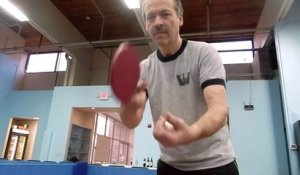 Il joue au ping pong tout les jours de l'année et devient champion de tennis de table