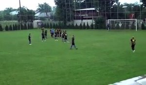 Ce Coach de foot roumain vient frapper l'arbitre en fin de match