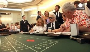 Roulette russe et poker pour le défilé automne/hiver 2015/2016 de Chanel