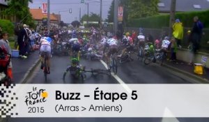 Buzz du jour / Buzz of the day - Chutes à répétition / Several Crashes - Étape 5 (Arras Communauté Urbaine > Amiens Métropole) - Tour de France 2015