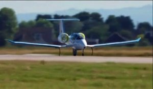 VIDEOS. L'avion E-Fan vient de boucler la première traversée de la Manche 100% électrique