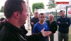 Quimper. Des agriculteurs bloquent la laiterie Sodiaal-Entremont