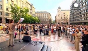 Hongrie : manifestation contre la construction du mur anti-migrants