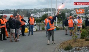 Landerneau. Une centaine de salariés de Nutréa manifestent devant Triskalia