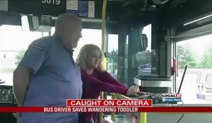 Ce chauffeur de bus arrête son véhicule pour sauver la vie d'un jeune garçon !