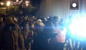 Calais : plus de 200 migrants tentent de s'introduire sur le site d'Eurotunnel