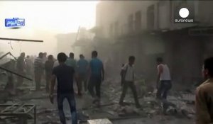 Syrie : un avion de chasse bombarde la ville d'Ariha, avant de s'écraser sur le marché