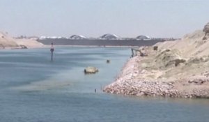 L'inauguration du canal de Suez à travers nos télés en 42 secondes