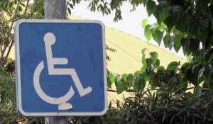 Espagne: 800 € d’amende pour une photo de policiers garés sur une place handicapée