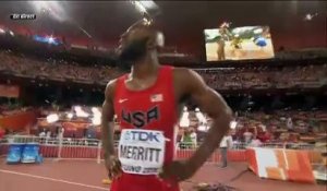 Mondiaux d'athlétisme : le médaillé d'or des 400 m transporté sur un brancard après sa victoire