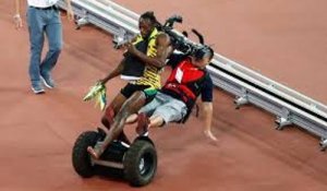 Usain Bolt renversé par un Segway après sa victoire au 200m