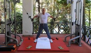 Quand Vladimir Poutine fait de la musculation - ZAPPING ACTU DU 31/08/2015