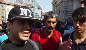 Budapest : les migrants manifestent devant la gare