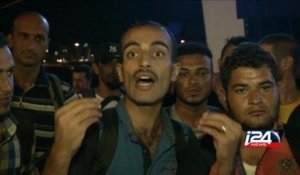 Des milliers de migrants débarquent au Pirée