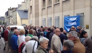 Cherbourg : Rassemblement pour les réfugiés devant la sous-préfecture