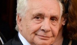 Michel Sardou sur l'afflux de réfugiés : "Etouffer l'Europe, la mettre dans la merde"