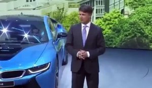 Le président de BMW s'effondre en pleine présentation du nouveau concept car au salon de l'auto
