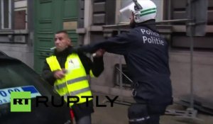 Belgique : des chauffeurs de taxi en colère mettent le feu près de la Commission Européenne