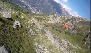 Vol en wingsuit entre les arbres
