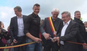 Daniel Van Buyten inaugure un stade à son nom à Froidchapelle