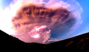 Cinq orages volcaniques à travers le monde