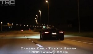 Un Lamborghini Aventador et une Toyota Supra font la course à 2h30 du matin sur l'autoroute