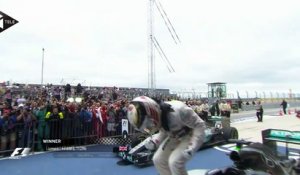 Lewis Hamilton célèbre son troisième titre mondial