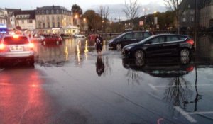 Début de l'inondation du parking Quai d'Aiguillon