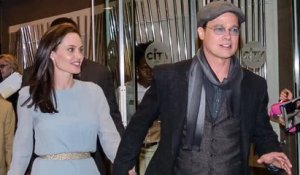 Angelina Jolie et Brad Pitt se montrent affectueux à la première de Vue sur mer