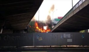 Un incendie dans un camp rom coupe la circulation sur l’A1