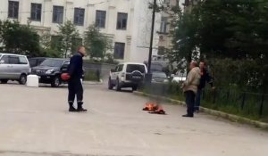 Le sauvetage d'un homme qui voulait s'immoler par le feu